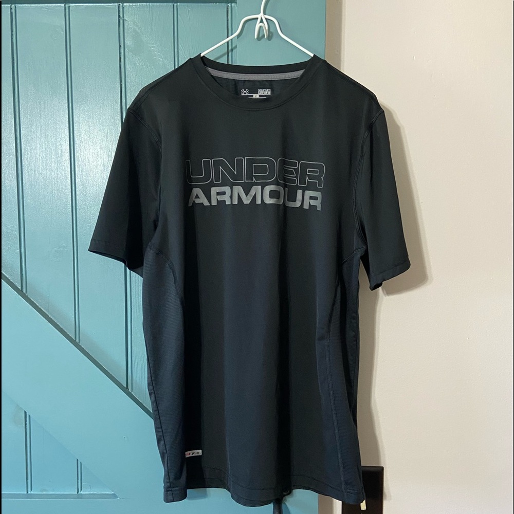 4/$15 ❤️ Under Armour Women’s Fitted Black Heat Gear Shirt M
